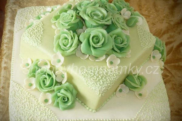 svatebni-dort-zeleny-83419D55F-90D0-329E-2177-C35EE9D922E9.jpg